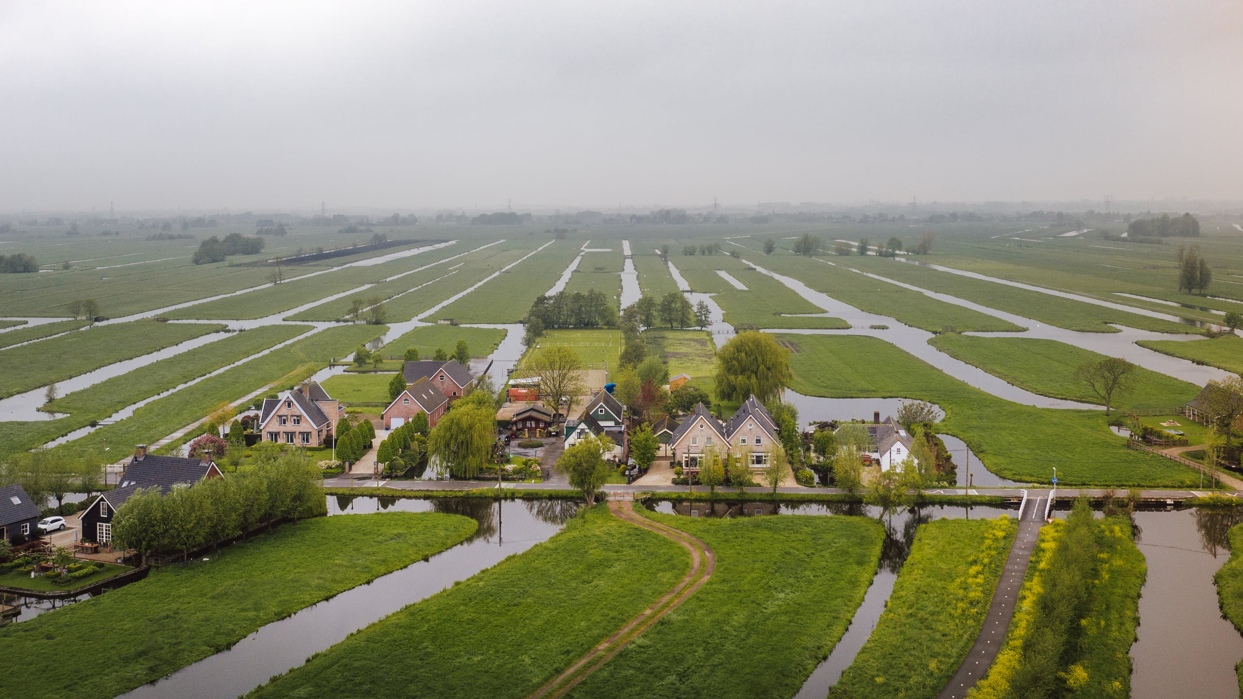 Decoratieve luchtfoto van het Nederlandse landschap