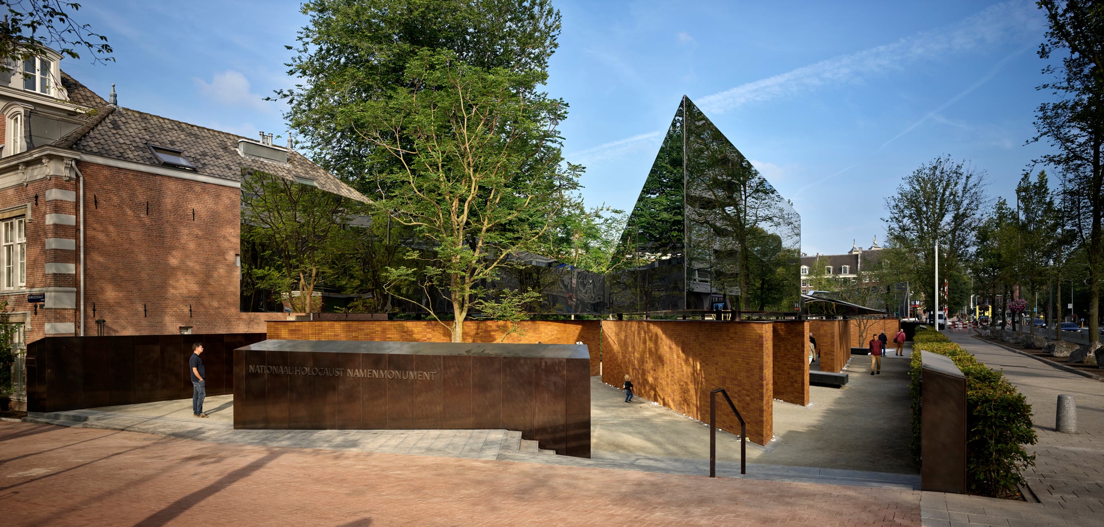 Decoratieve foto van het Nationaal Holocaust Namenmonument