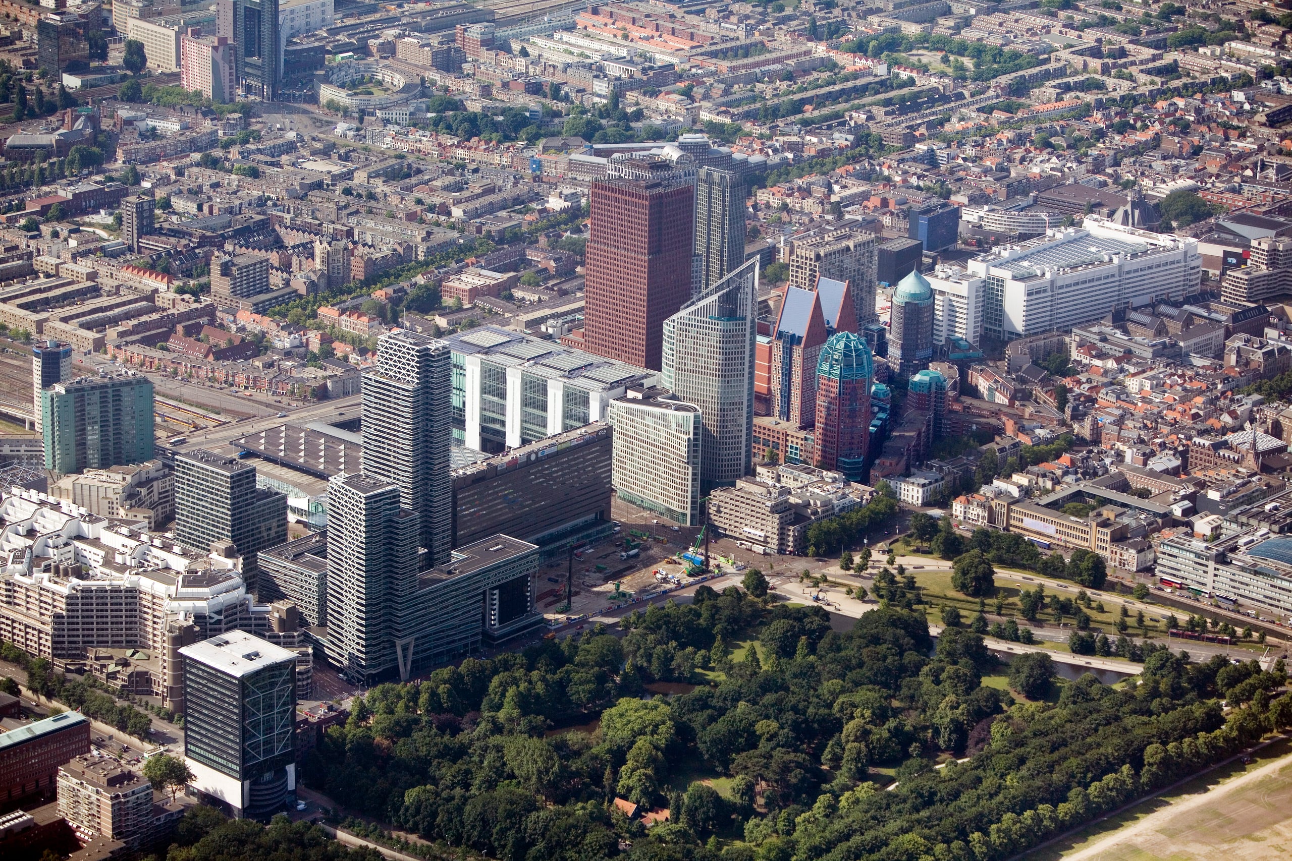 Decoratieve luchtfoto van Rijksvastgoed in het centrum van Den Haag