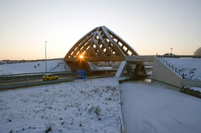 Krusak brug bij Sneek is van hout gemaakt